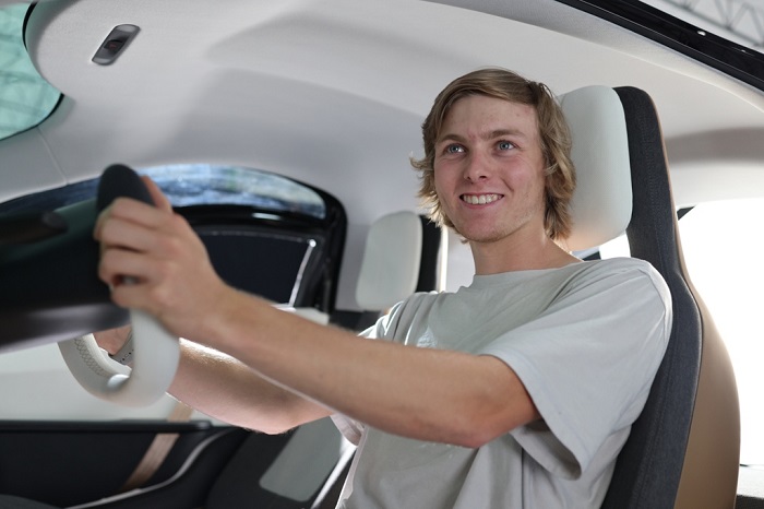 Aptera揭示SEV太阳能电三轮：内饰极简 续航可达1000英里