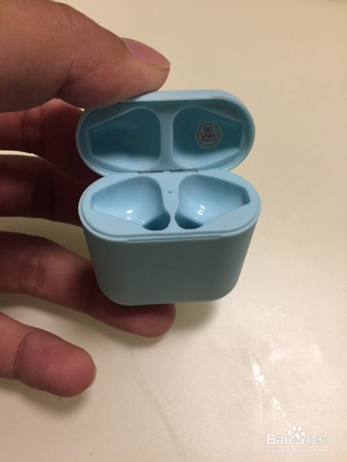 带充电仓的蓝牙耳机怎么用？