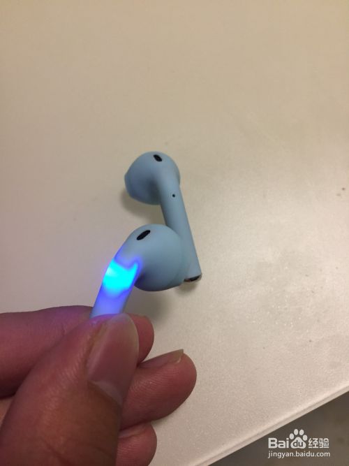 带充电仓的蓝牙耳机怎么用？