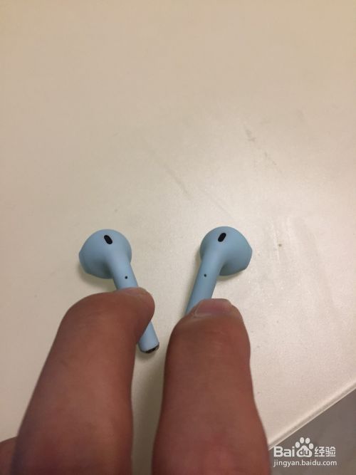 带充电仓的蓝牙耳机怎么用？