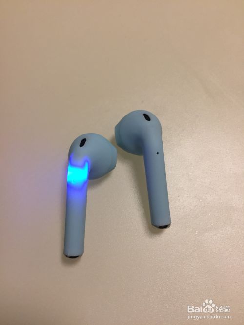 带充电仓的蓝牙耳机怎么用？