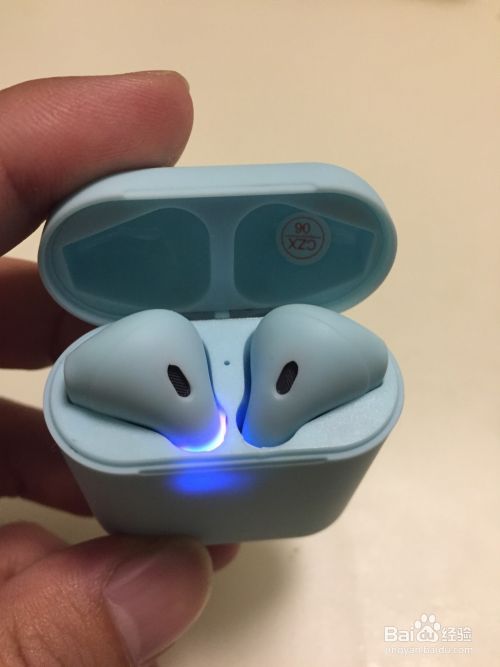带充电仓的蓝牙耳机怎么用？