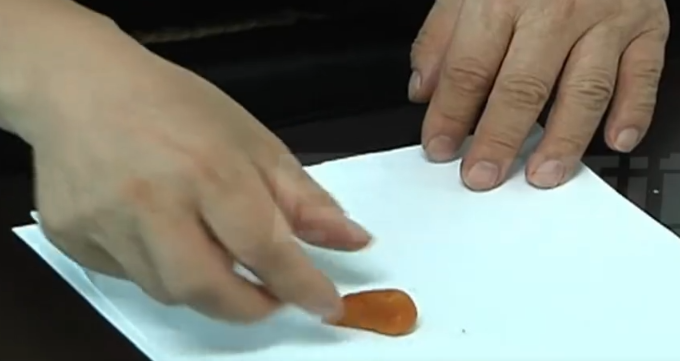 男子杀鸡取出宝称价值6位数 兽医称药用价值不大