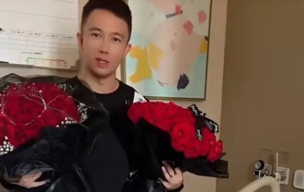 网红李明霖娶了小自己十几岁的女友，还生下女娃！
