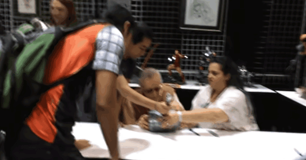 油管博主给蛇做了套义肢 三千万人在线围观