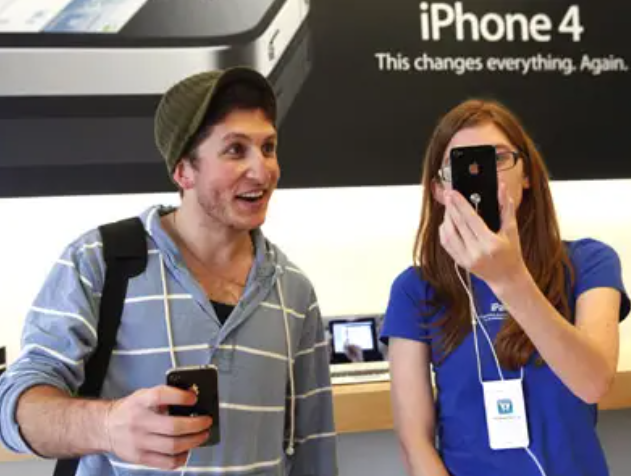 苹果携“灵动岛”赴约 历代iPhone亮点大盘点