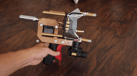 油管博主给蛇做了套义肢 三千万人在线围观