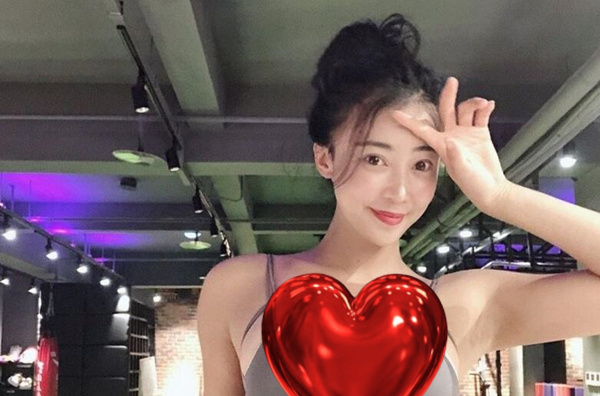 斗鱼doria小鱼黑葡萄截图引起众议，水友：经常锻炼身材就是好！