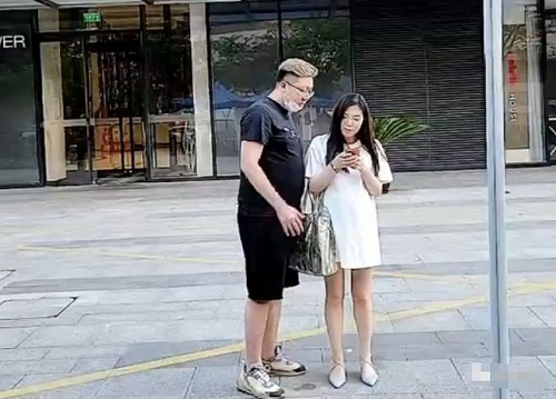 斗鱼神豪鱼皇刘一静挑百万级月子中心,被调侃:搭伙过日子别较真!