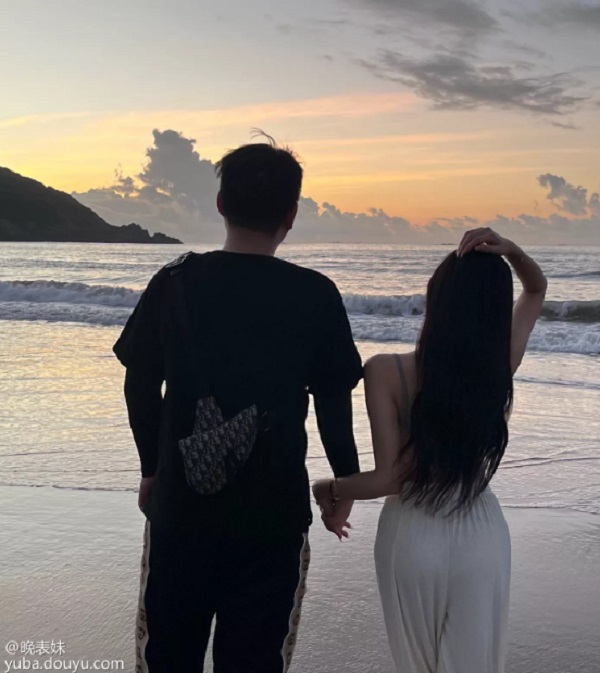 斗鱼主播晚表妹和神豪晚归看火官宣，正直博直言要哭了！