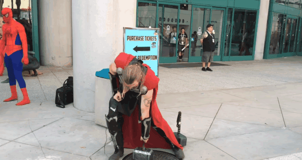 油管博主给蛇做了套义肢 三千万人在线围观