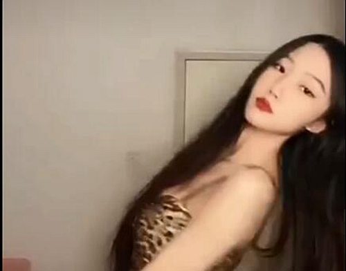 戴口罩的主播八月未央甜味儿央最近被热议？快手网友：懂得都得！