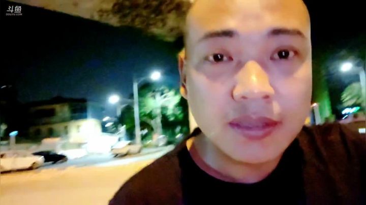 斗鱼户外网红大嘴