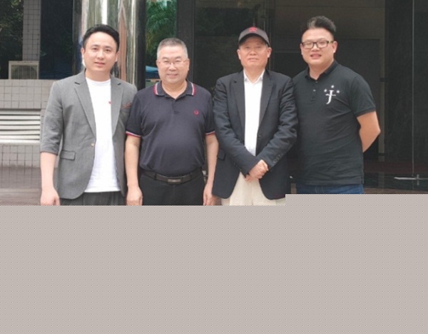 快手组织网红开会，散打哥稳坐C位不动弹，网友直呼会来事