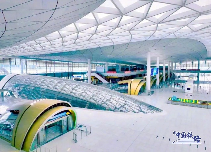 超级高铁站杭州西站亮相 网友惊呼：候车厅全是太空舱？