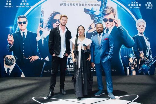 CF手游推出电影黑衣人同款武器： “记忆消除棒”登录就送