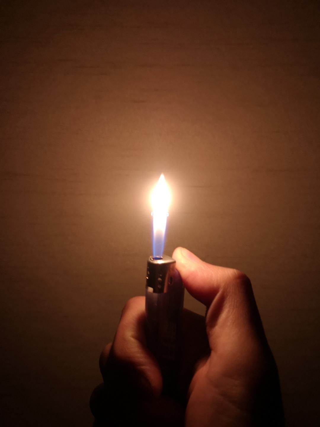 打火机圣诞树怎么弄？抖音打火机圣诞树教程